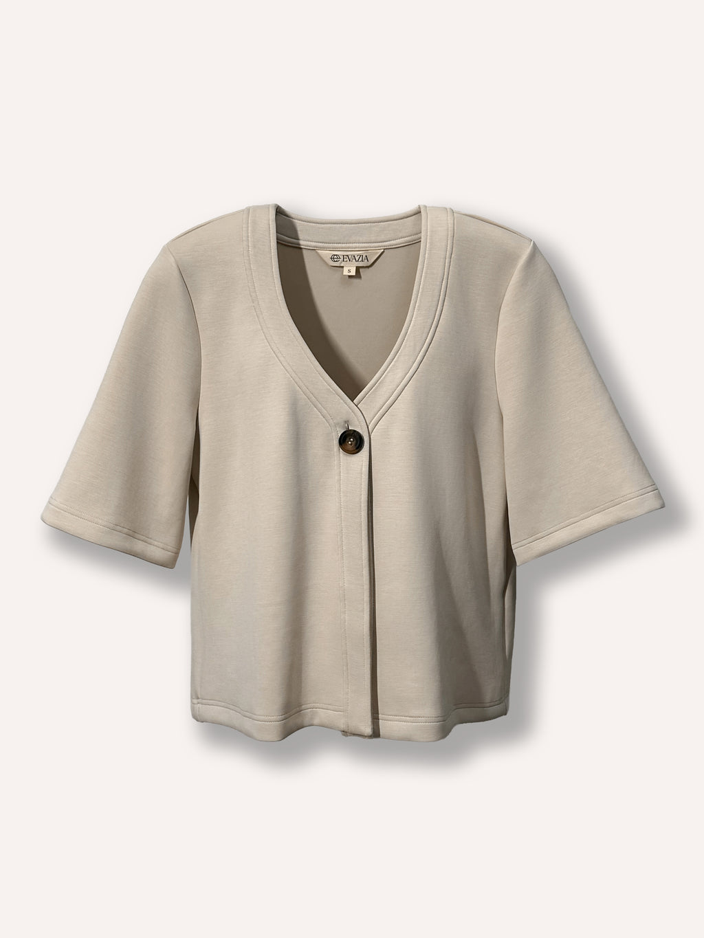 Cardigan beige à manches courte à un bouton, ample en tissu extensible doux, haut confortable et polyvalent facile à agencer, idéal pour un look casual chic au quotidien.