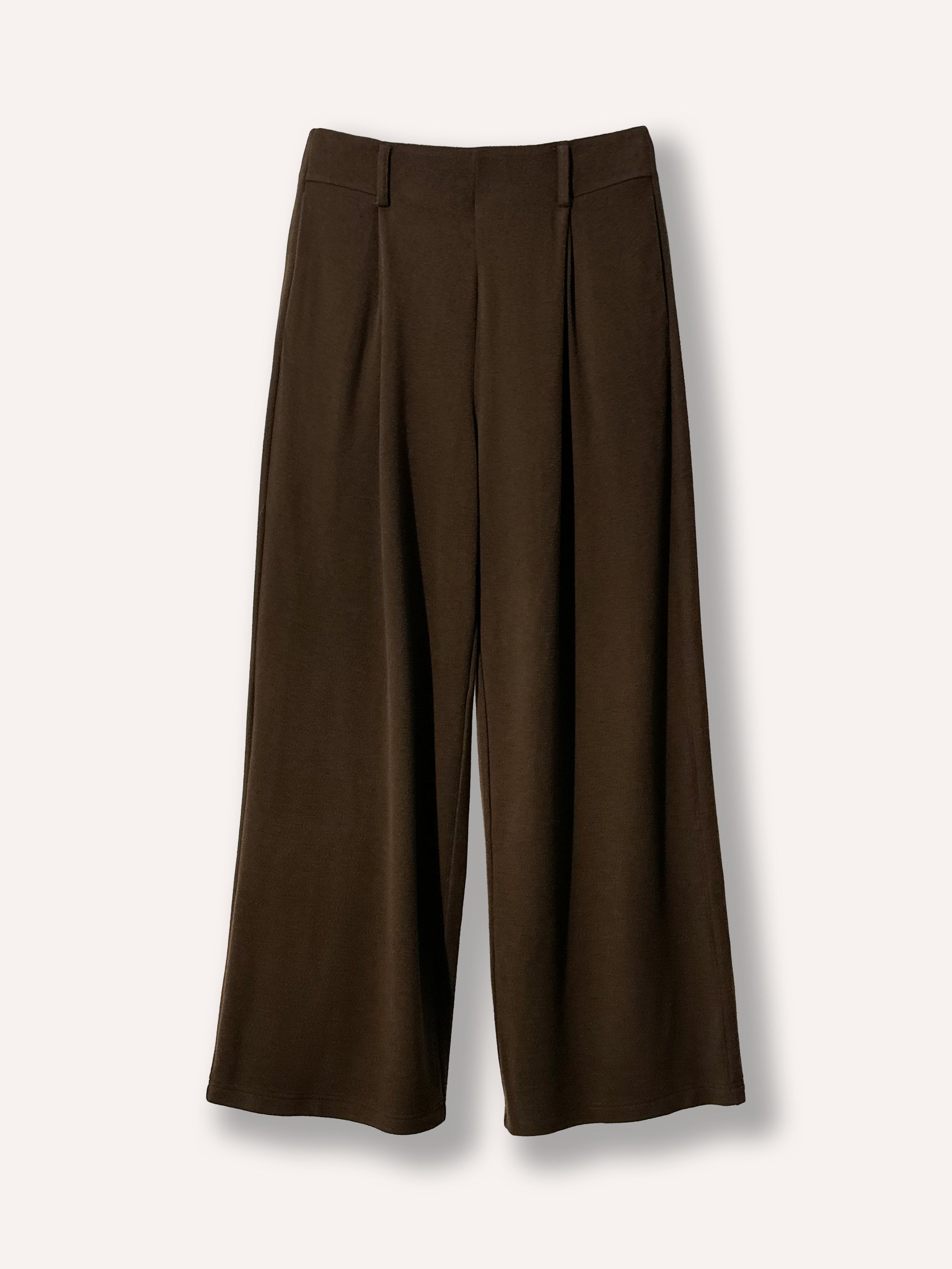 Pantalon à la taille élastique beige large à plis pour un confort optimal. Idéal pour un vêtement moderne, facile à porter, chic et polyvalent. Tissu doux et extensible.