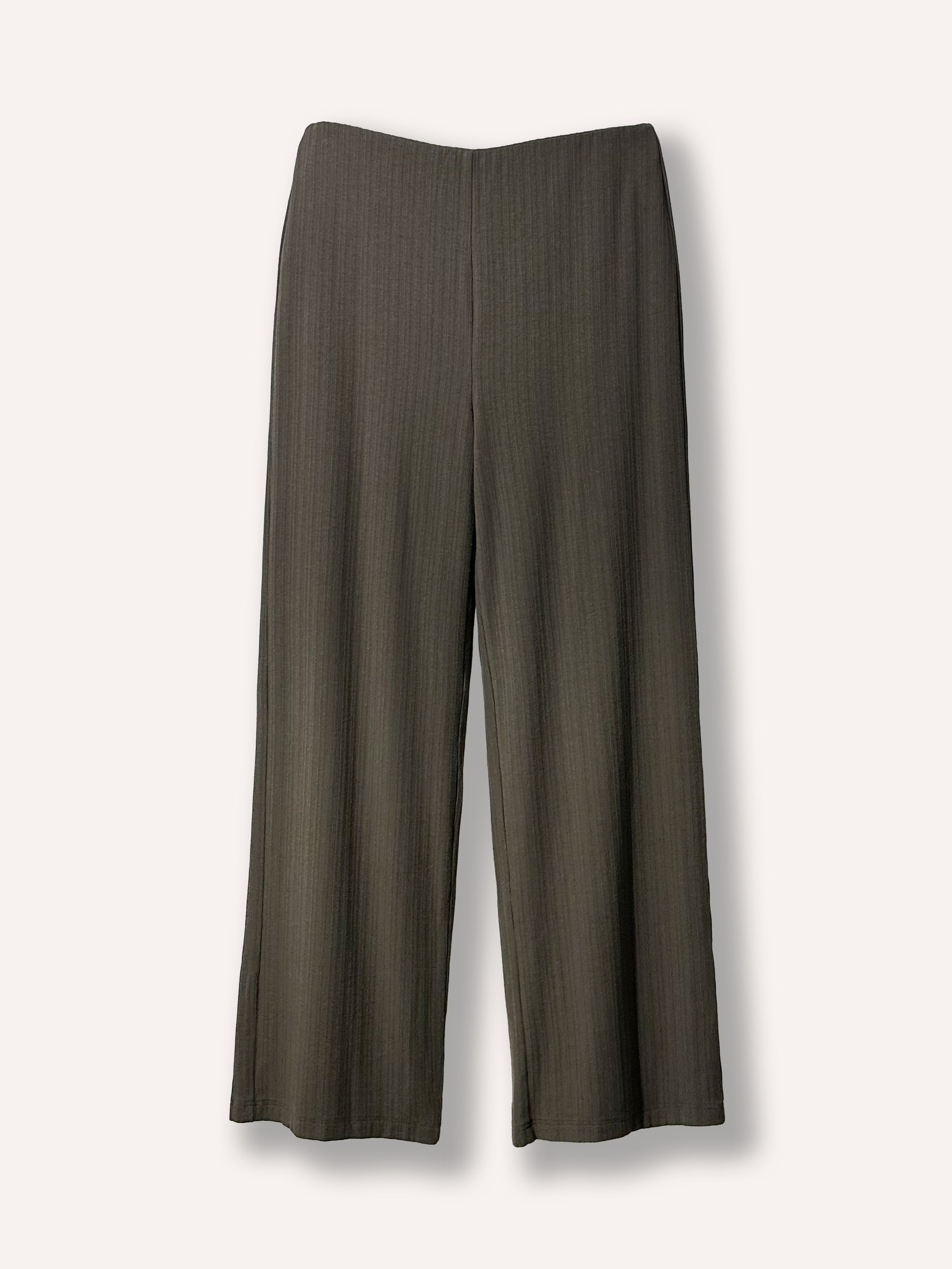 Pantalon kaki à jambe droite pour un confort optimal. Idéal pour un vêtement moderne, facile à porter, chic et polyvalent. Tissu côtelé, doux et extensible.