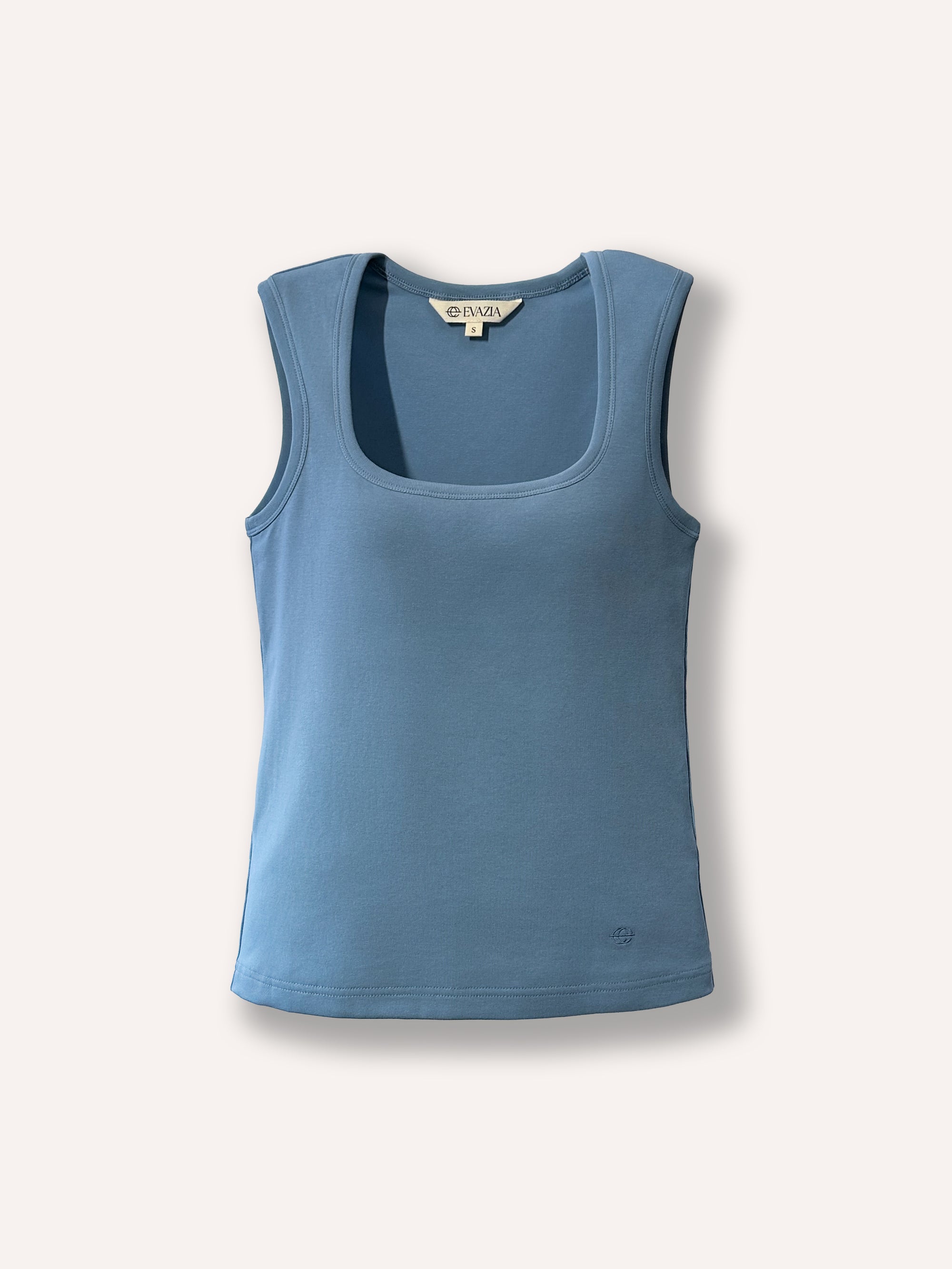 Camisole bleu au col carré, coupe ajusté, basic, versatile et confortable. Tissu extensible.