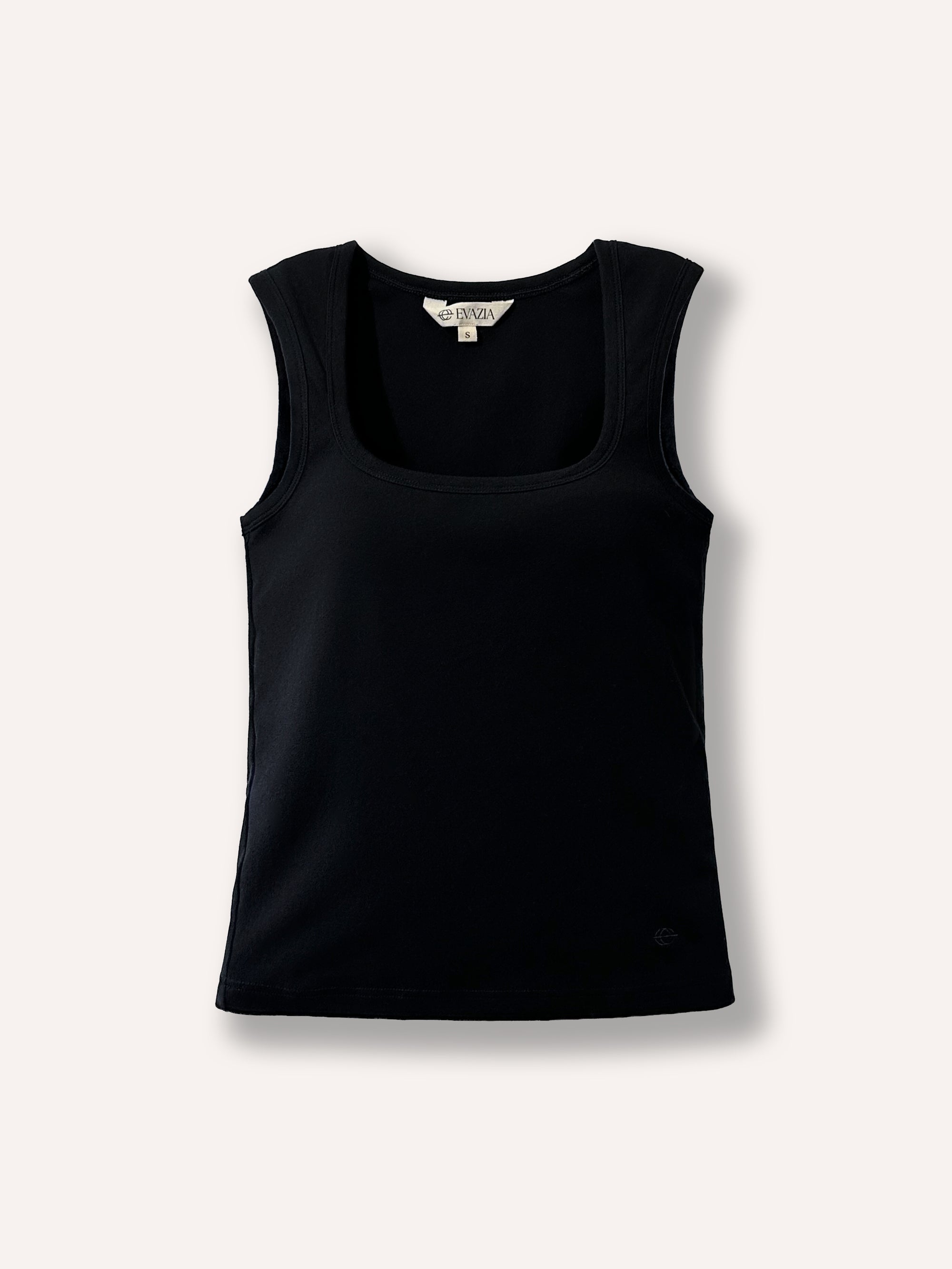 Camisole noir au col carré, coupe ajusté, basic, versatile et confortable. Tissu extensible.