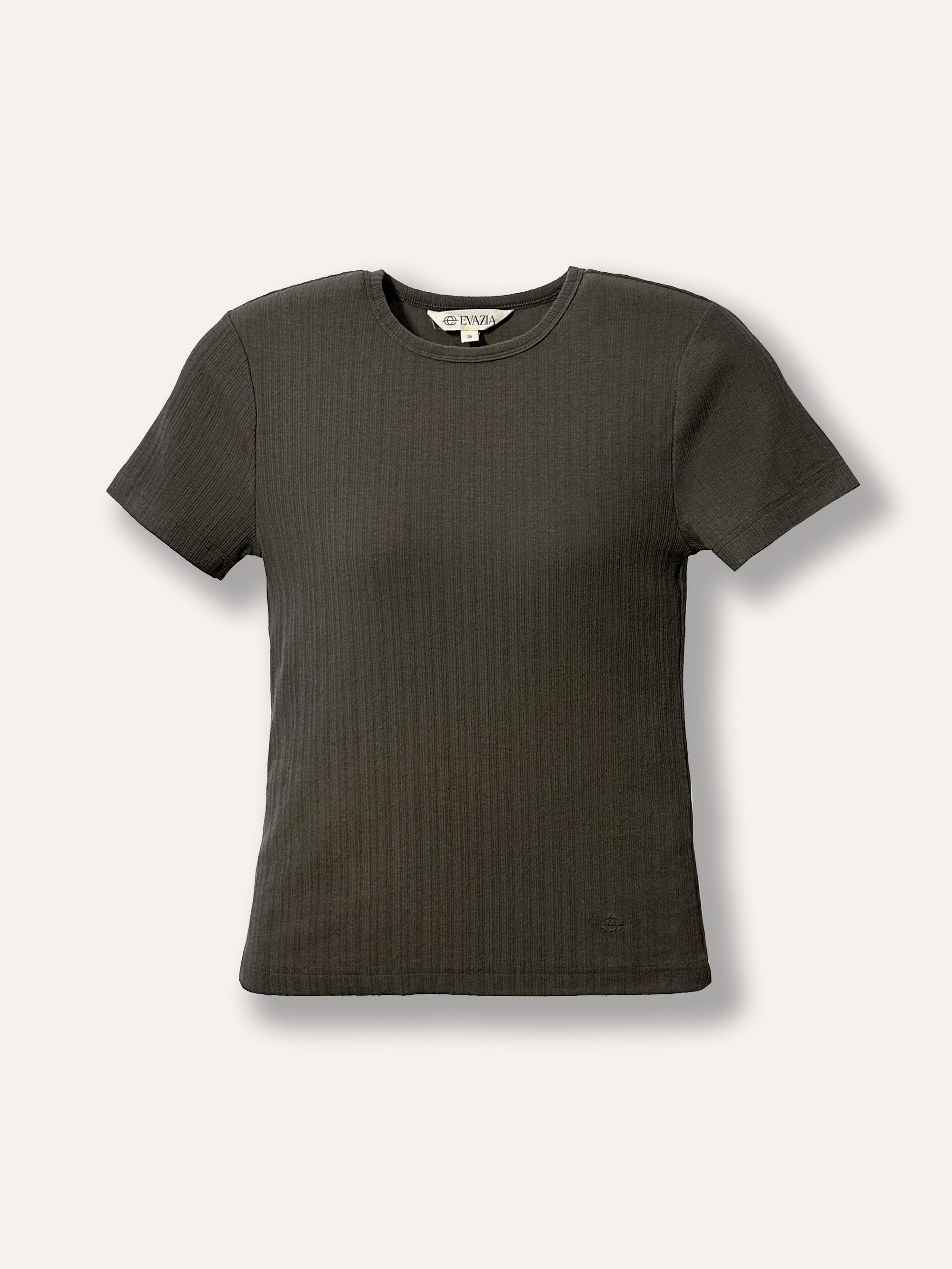 T-shirt femme kaki côtelé Evazia en tissu extensible doux, coupe minimaliste ajustée, haut confortable et polyvalent facile à agencer, idéal pour un look casual chic au quotidien.